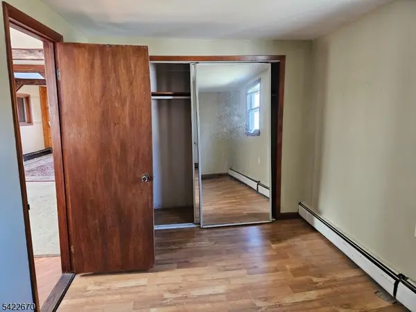 30 Riverside Dr, Oakland Boro, NJ 07436