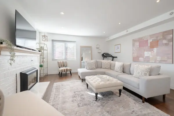 963 Avenue RD #3, Toronto C03, ON M5P 2K9