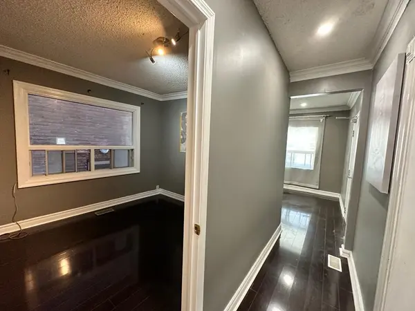 574 Dovercourt RD #Main Fl, Toronto C01, ON M6H 2W6