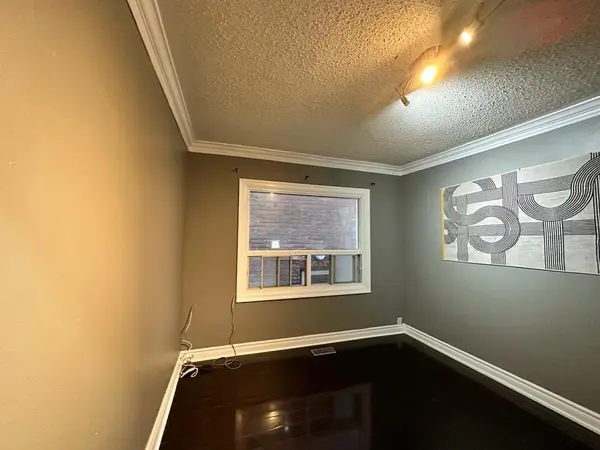 574 Dovercourt RD #Main Fl, Toronto C01, ON M6H 2W6