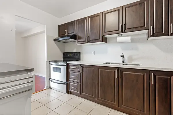 5 Massey SQ #903, Toronto E03, ON M4C 5L6