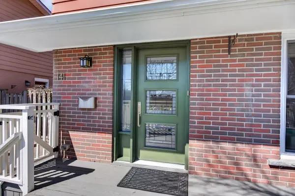 141 Oakdale DR, Oakville, ON L6H 1J4