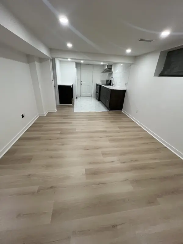 186 Schell AVE, Toronto W04, ON M6E 2T2