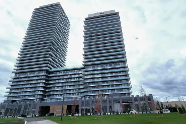 15 Skyridge DR ##2002, Brampton, ON L6P 4S3