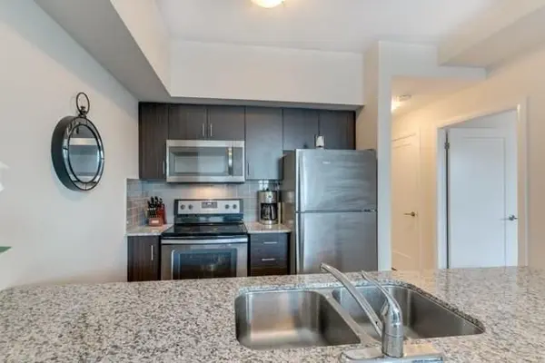 10 Concord PL #207, Grimsby, ON L3M 0G6