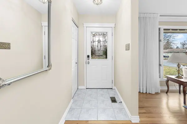 30 Elmsley CRES, Bells Corners And South To Fallowfield, ON K2H 6V3