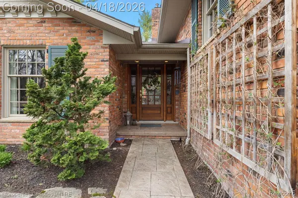 3648 Halla LN, Bloomfield Hills, MI 48301