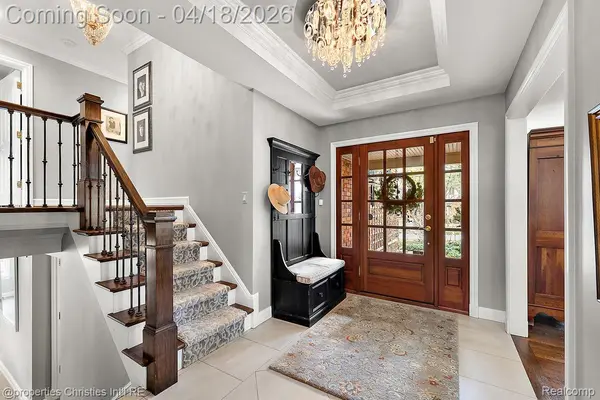 3648 Halla LN, Bloomfield Hills, MI 48301