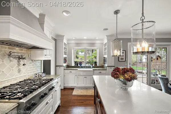 3648 Halla LN, Bloomfield Hills, MI 48301