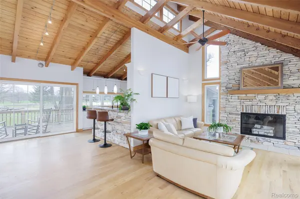 9247 Schrepfer RD, Howell, MI 48855