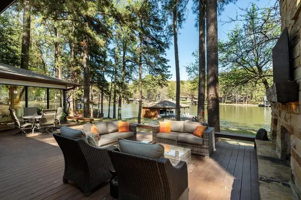 373 Trappers Trail, Mount Vernon, TX 75457