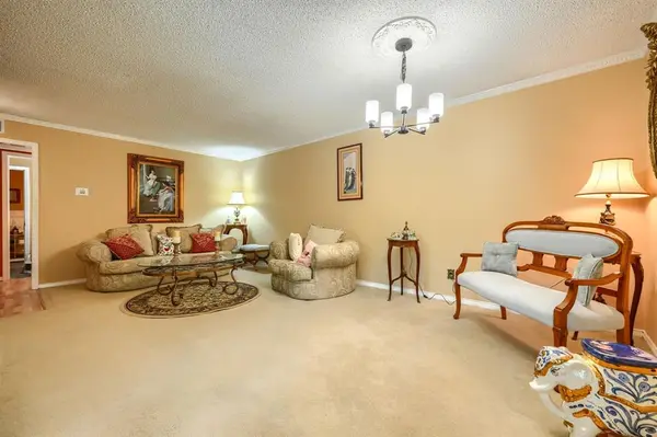 8226 Hunnicut Road, Dallas, TX 75228