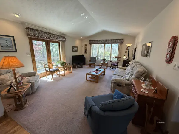 113 Coventry Ln, Athens, OH 45701