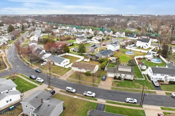 37 Louise Dr, Manville Boro, NJ 08835