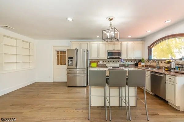 5 Bear Pond Trl, Hopatcong Boro, NJ 07821