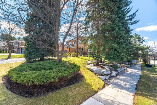 5 Rossmull CRES, Vaughan, ON L4L 7C8