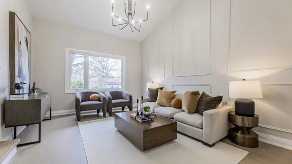 93 Gilbank DR, Aurora, ON L4G 5E2