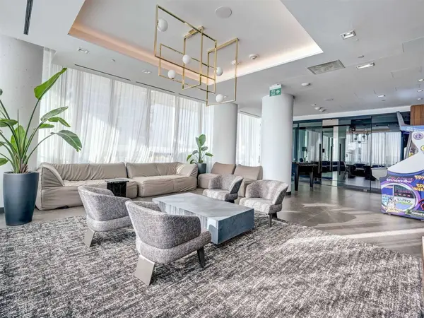 950 Portage Pkwy #6005, Vaughan, ON L4K 0J7