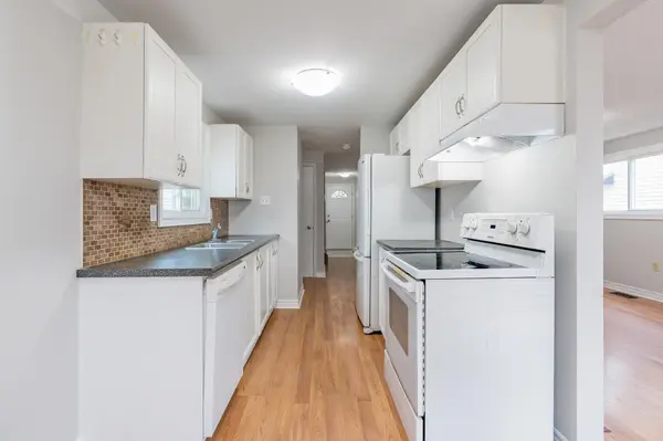 18 Argyle RD, Barrie, ON L4N 6P9