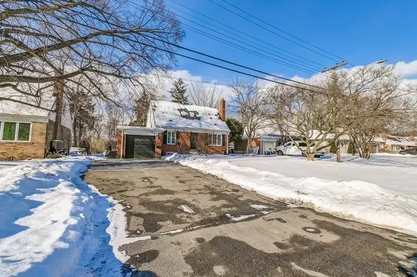 867 Melton DR, Mississauga, ON L4Y 1K9