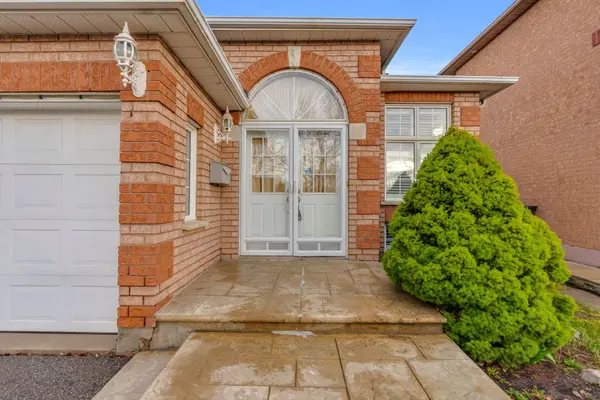 112 Cresthaven RD, Brampton, ON L7A 1H8