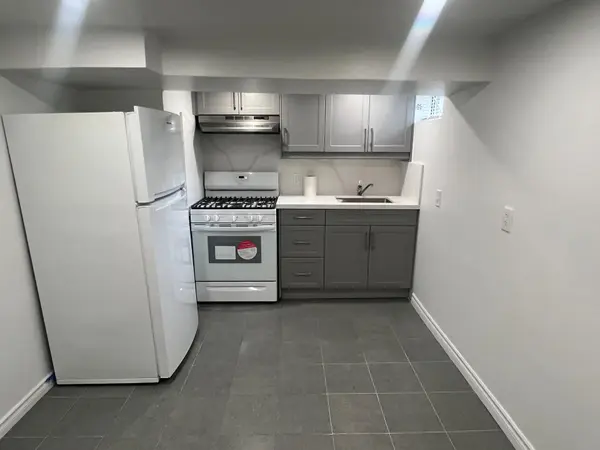 1389 Lansdowne AVE, Toronto W03, ON M6H 3Z9