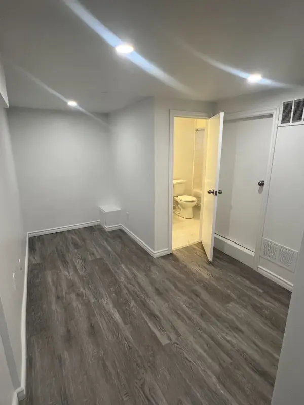 1389 Lansdowne AVE, Toronto W03, ON M6H 3Z9