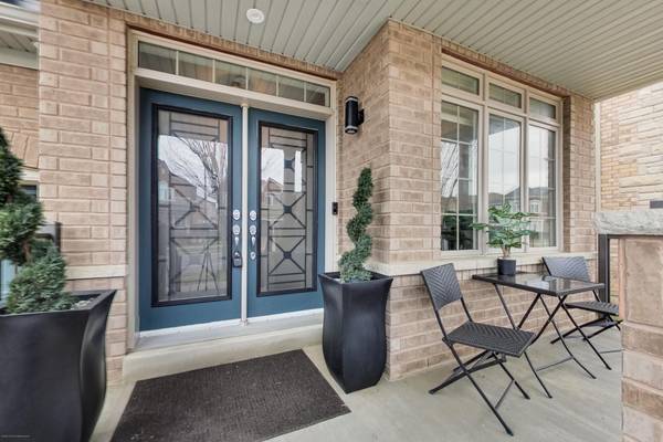 571 Dougall AVE, Caledon, ON L7C 3Z4