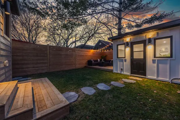 4 Mahoney AVE, Toronto W04, ON M6M 2H4