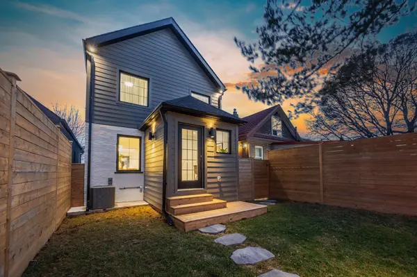 4 Mahoney AVE, Toronto W04, ON M6M 2H4