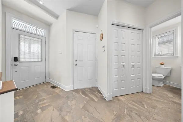 330 Bobolink RDG, Kanata, ON K2V 0B7