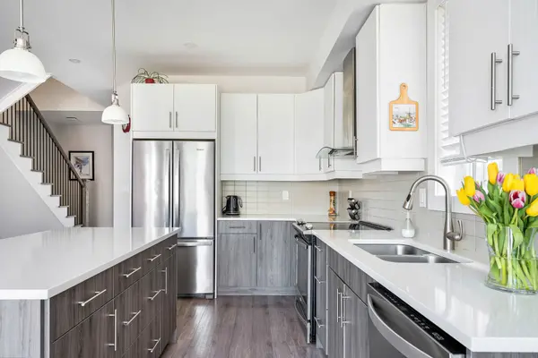 112 Sycamore ST, Blue Mountains, ON L9Y 4E2