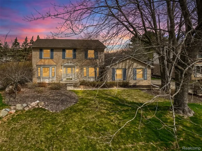 37764 Stableview DR, Farmington Hills, MI 48335