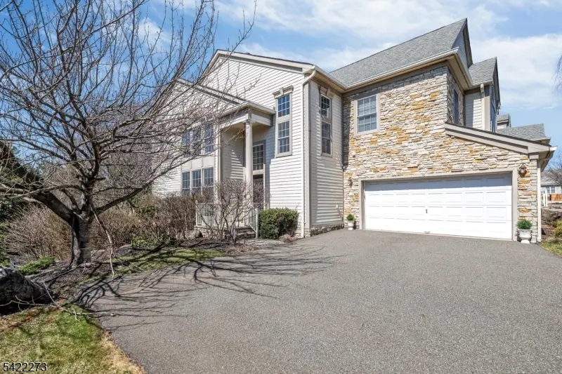 10 Skyview Dr, North Haledon Boro, NJ 07508