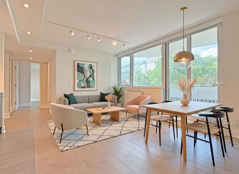 11 Walmer RD #203, Toronto C02, ON M5R 2W9