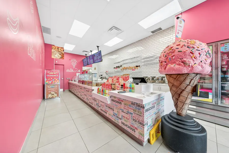 380 Dundas ST E #D9, Oakville, ON L6H 6Z9