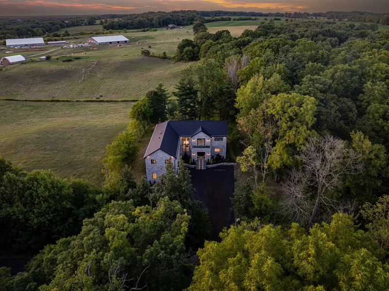 1067 Jerseyville RD W, Hamilton, ON L0R 1R0