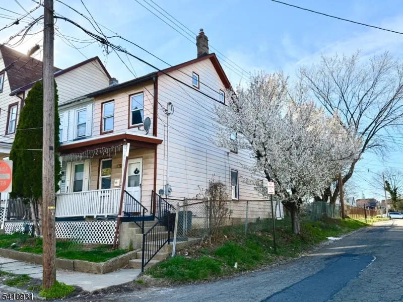 65 Davis St, Phillipsburg Town, NJ 08865