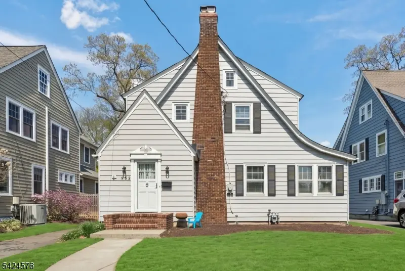 582 Sherwood Pkwy, Westfield Town, NJ 07090