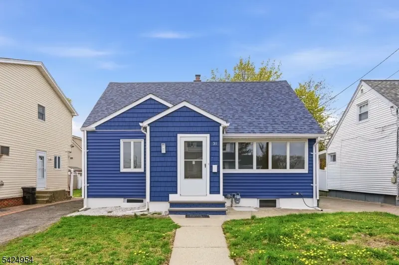31 Ackerson Pl, Passaic City, NJ 07055