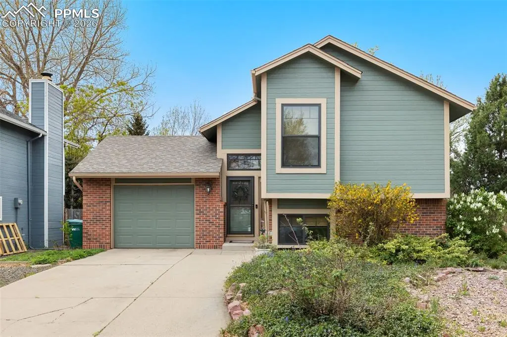 1125 Greenbrier DR, Colorado Springs, CO 80916