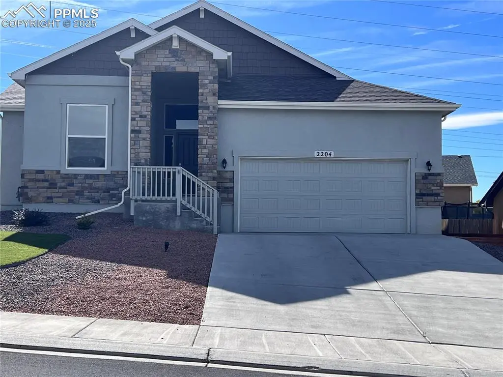 2204 Crestwood LN, Pueblo, CO 81008