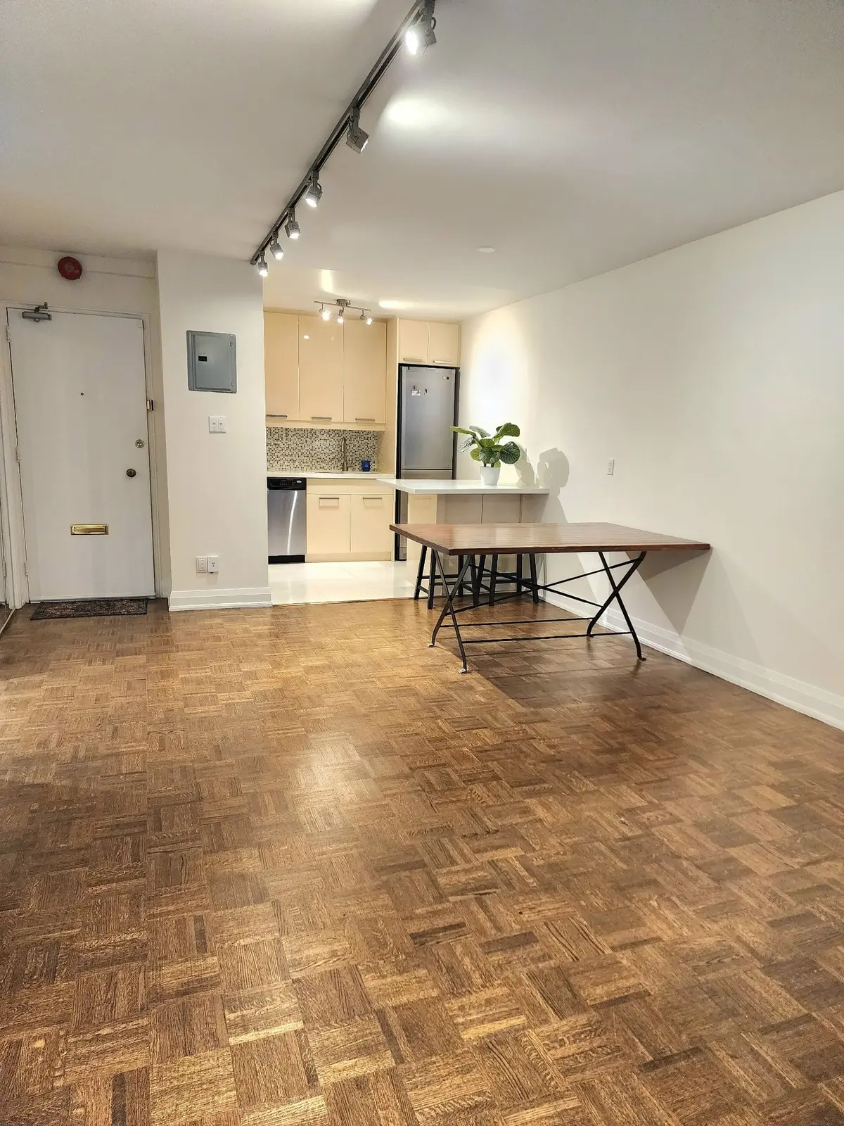 60 Montclair AVE #208, Toronto C03, ON M5P 1P7