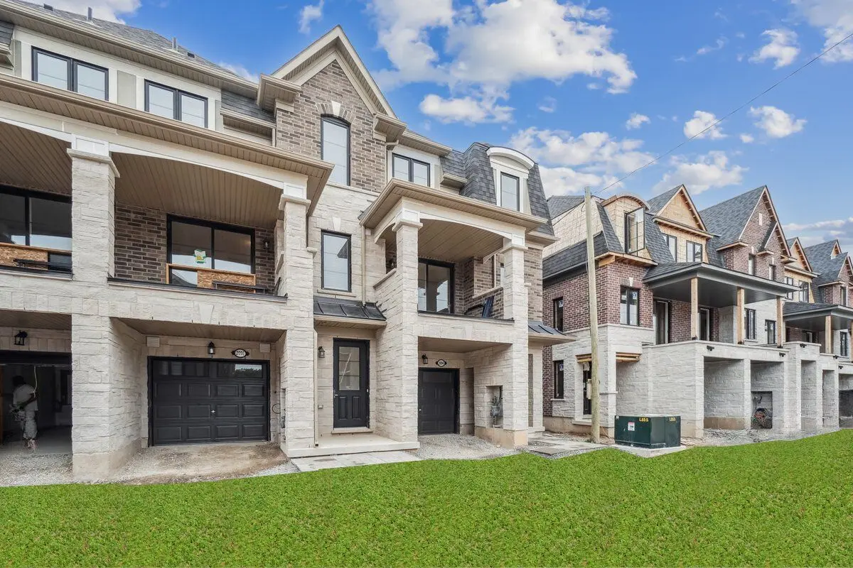 2096 FAIRMONT Common, Burlington, ON L7P 0V8