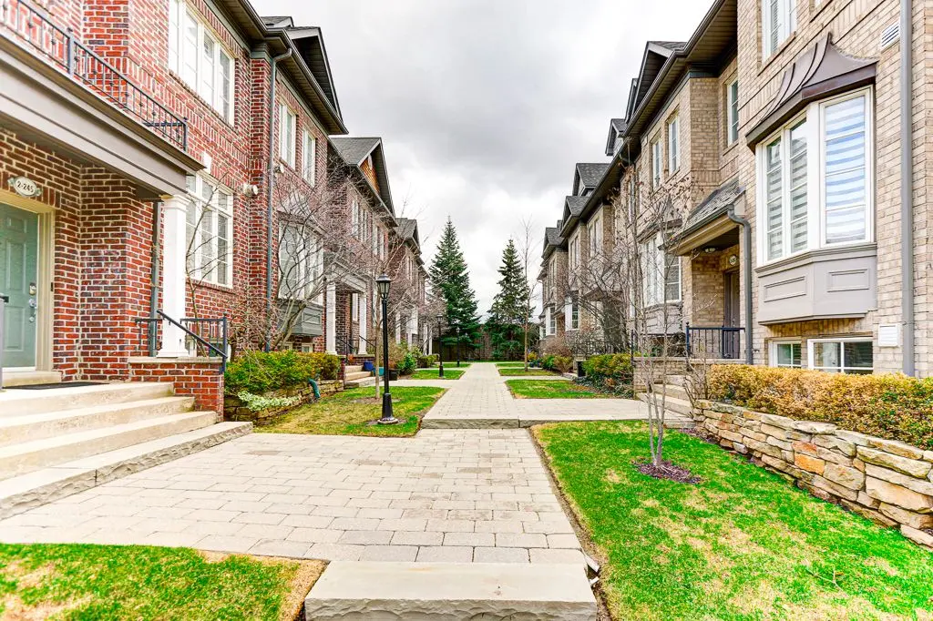 245 Van Dusen BLVD ##8, Toronto W08, ON M8Z 3J2