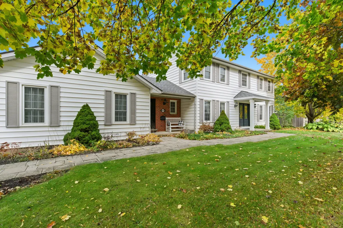 1 Meander Close, Hamilton, ON L0R 1H1
