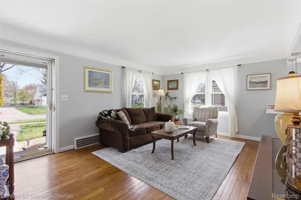 2729 Thomas AVE, Berkley, MI 48072