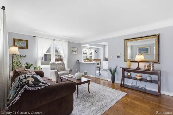 2729 Thomas AVE, Berkley, MI 48072