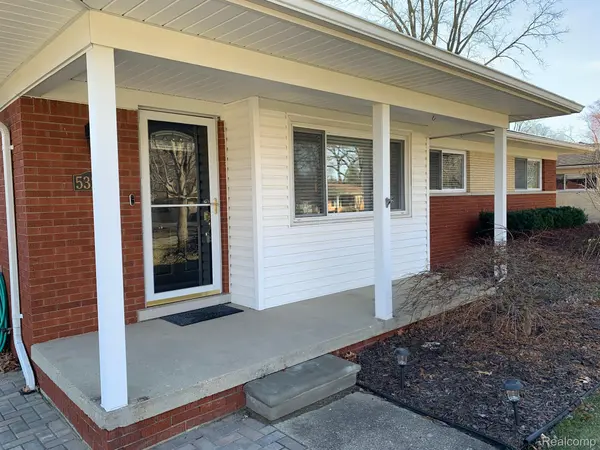 53270 AULGUR DR, Shelby Charter Township, MI 48316