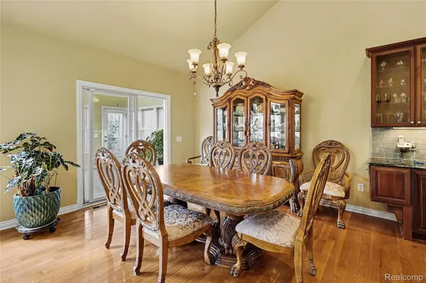 10229 Edgewood DR, Grand Blanc Charter Township, MI 48439